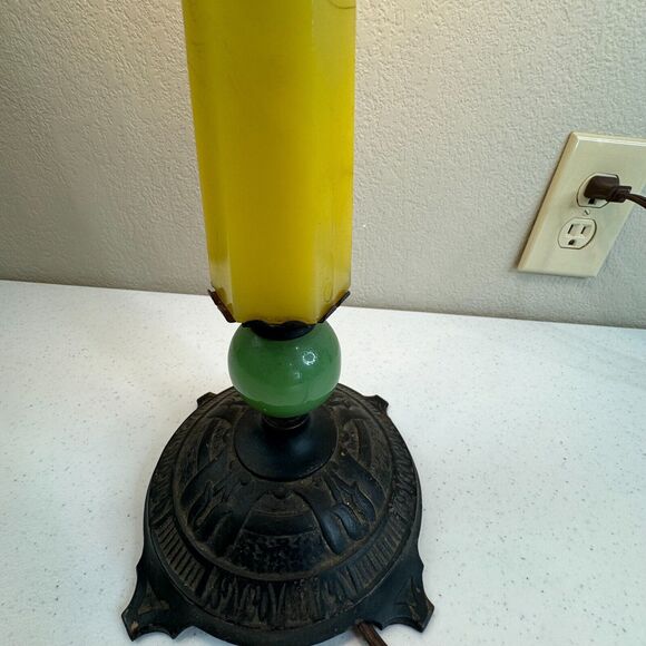 Vintage Bakelite Table Lamp Dreamcicle Art 2 Bulb Green/Yellow Jadeite - Picture 4 of 13
